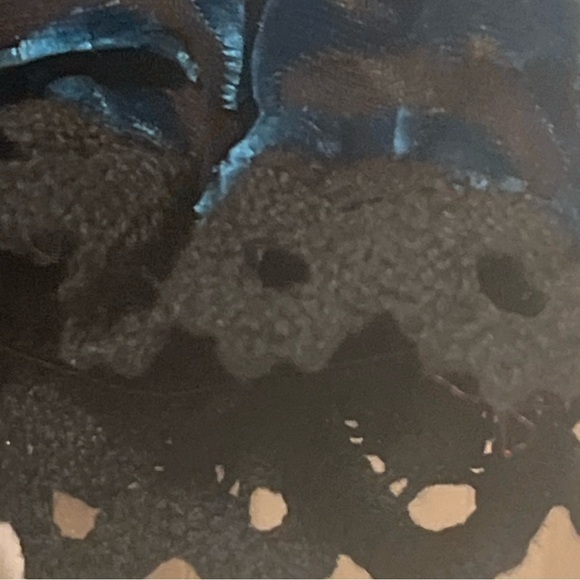 Elegant Blue Velvet Top - Picture 3 of 9